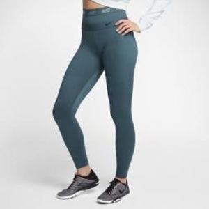 NWT Nike Zonal Strength